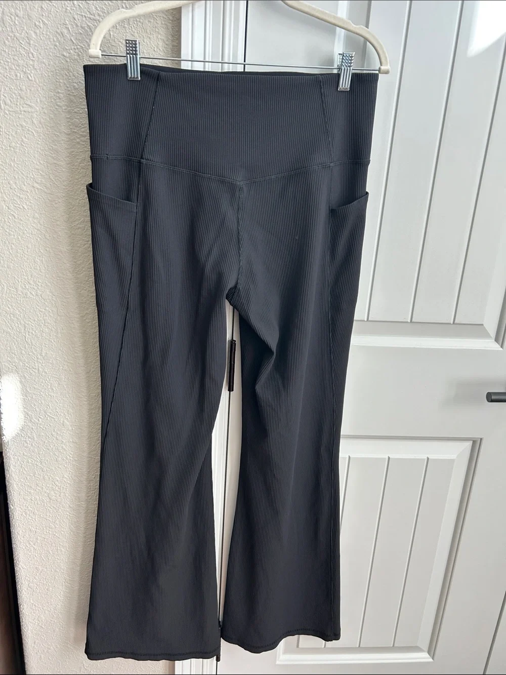 Athleta Salutation Stash Ribbed Flare Pants Black Sz XL Athleisure Pockets